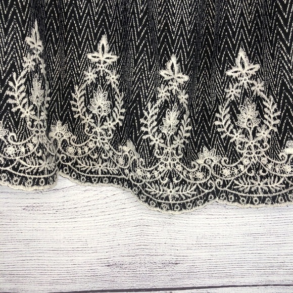 Maurices Embroidered Peasant Top Sz Sm - Picture 4 of 8